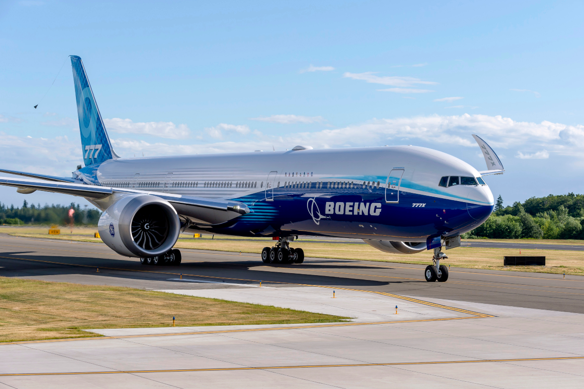 Boeing-777X-On-Taxiway.webp