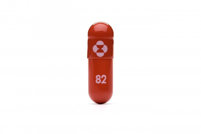 molnupiravir_8_capsules_white.jpg