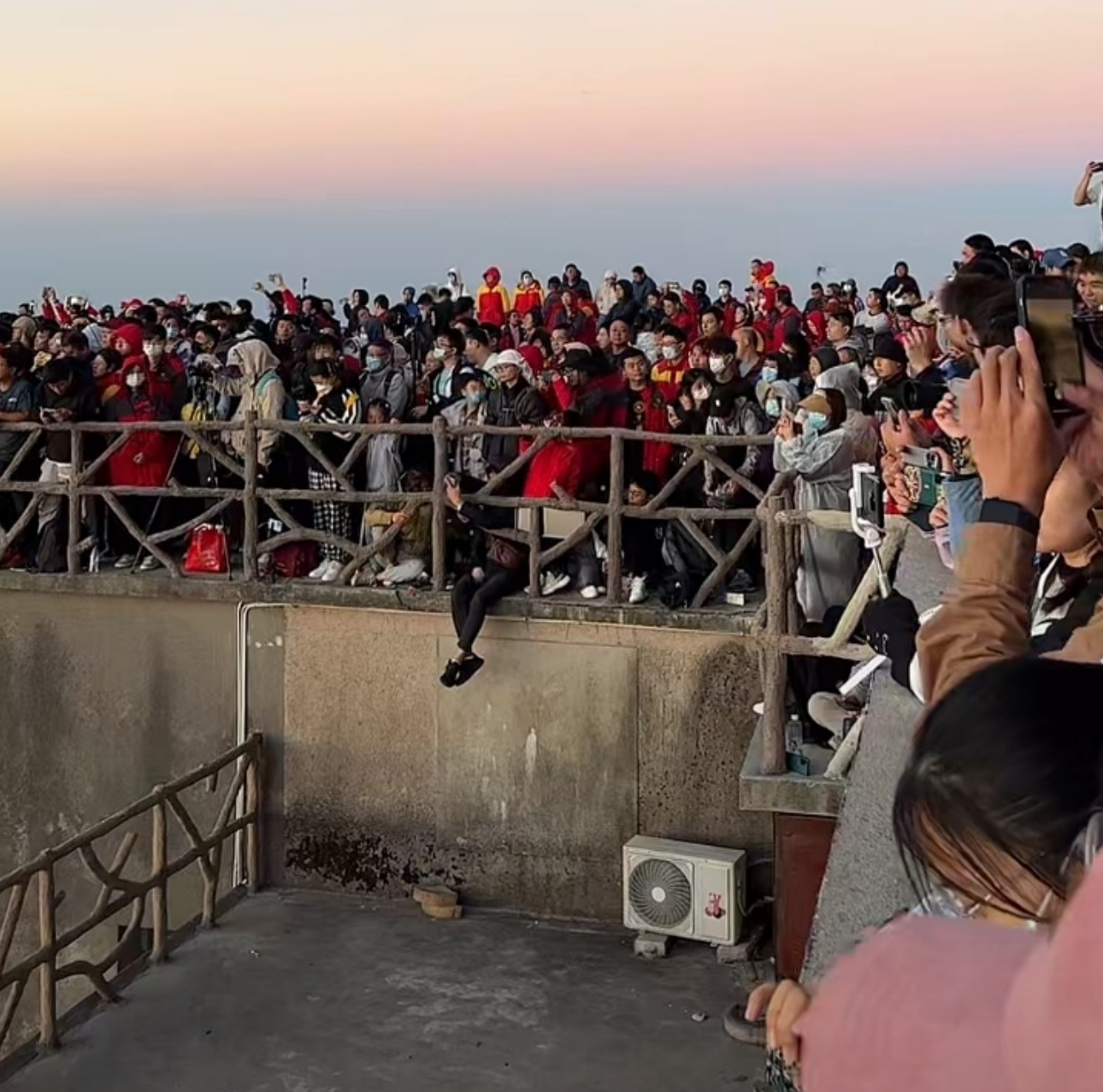 國慶假期第三天：遊客達最高承載量 多景區已停止預約