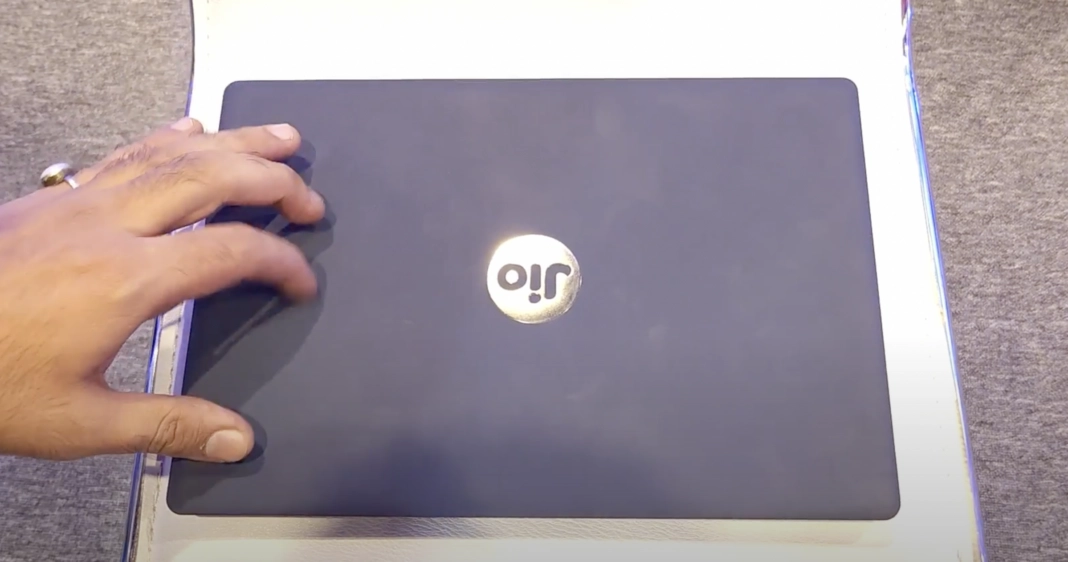 jio-book-laptop-hands-on-design-image-1068x562.webp