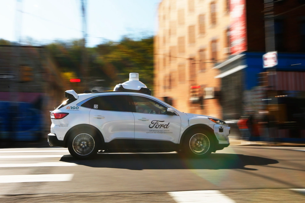 Argo-AI-self-driving-test-vehicle-with-Argo-Lidar_Pittsburgh-PA.webp