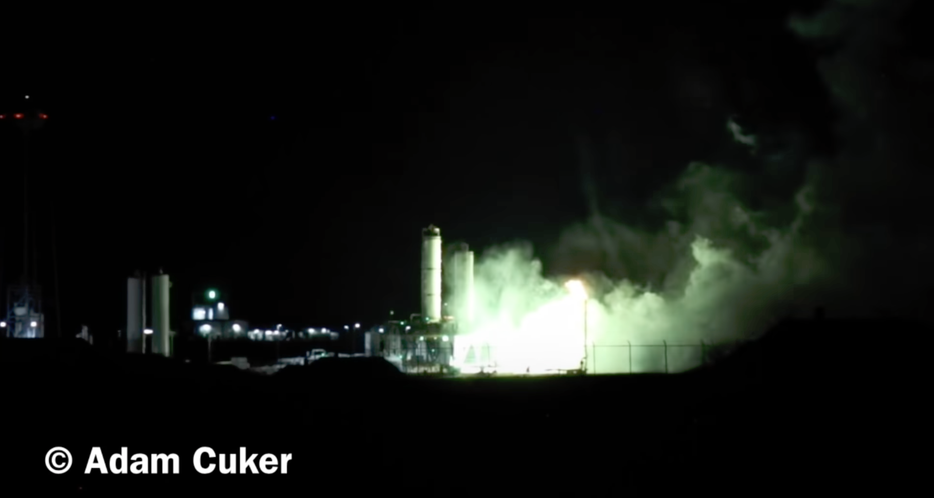 SPACEX-RAPTOR-ENGINE-GREEN-SMOKE-TEXAS-1920x1024.png