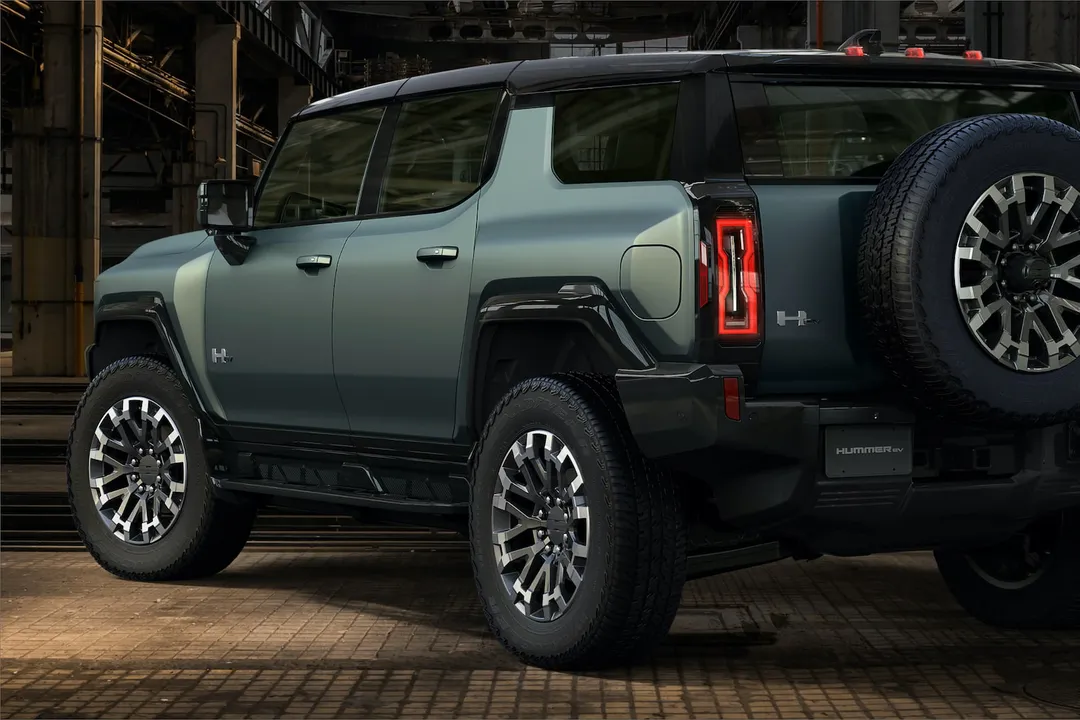 hummer_ev_reveal_suv_gal_my23_hummer_suv_VP49.webp