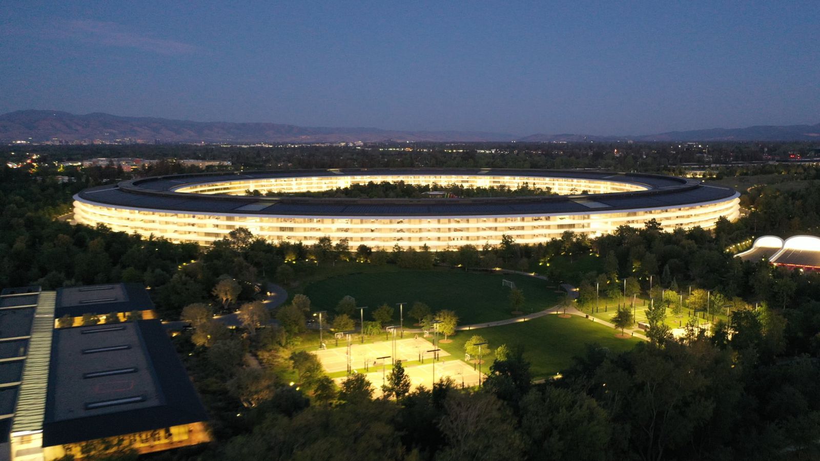 apple-park-night-2.jpg