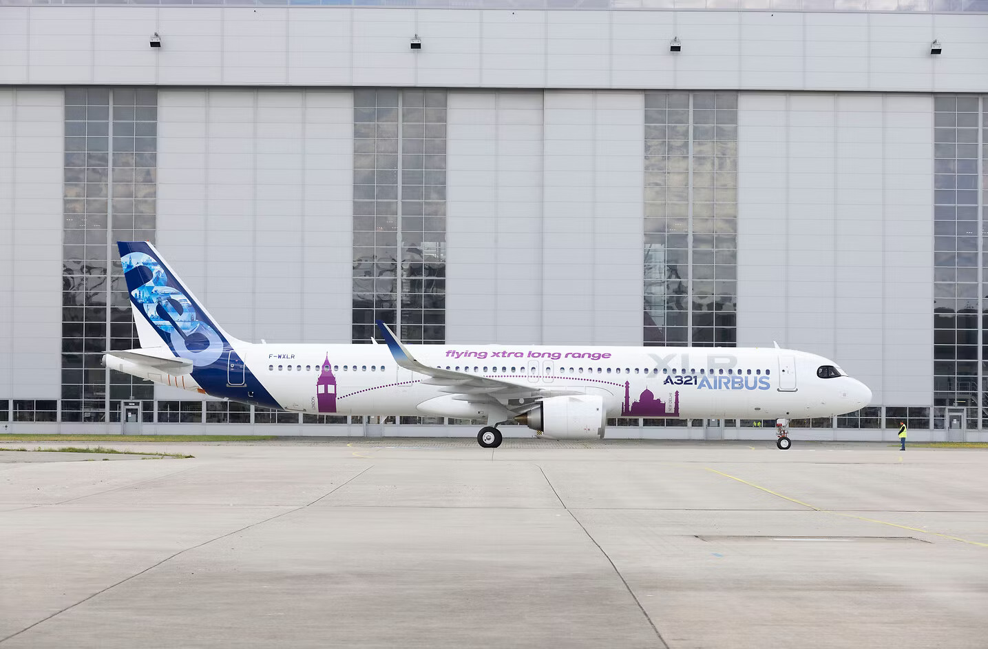 ac-1446-02-a321xlr-first-flight-before-take-off_jpg_92.jpg