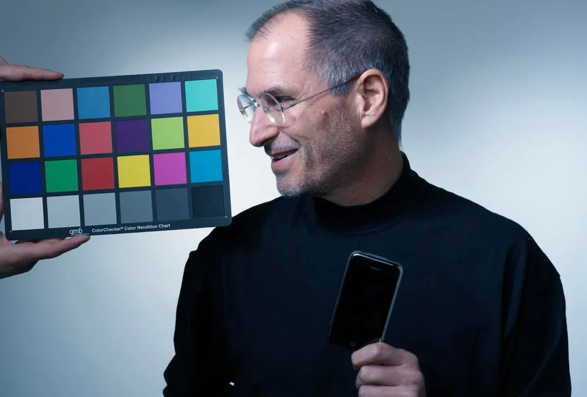 Steve_Jobs_iPhone_2007.webp