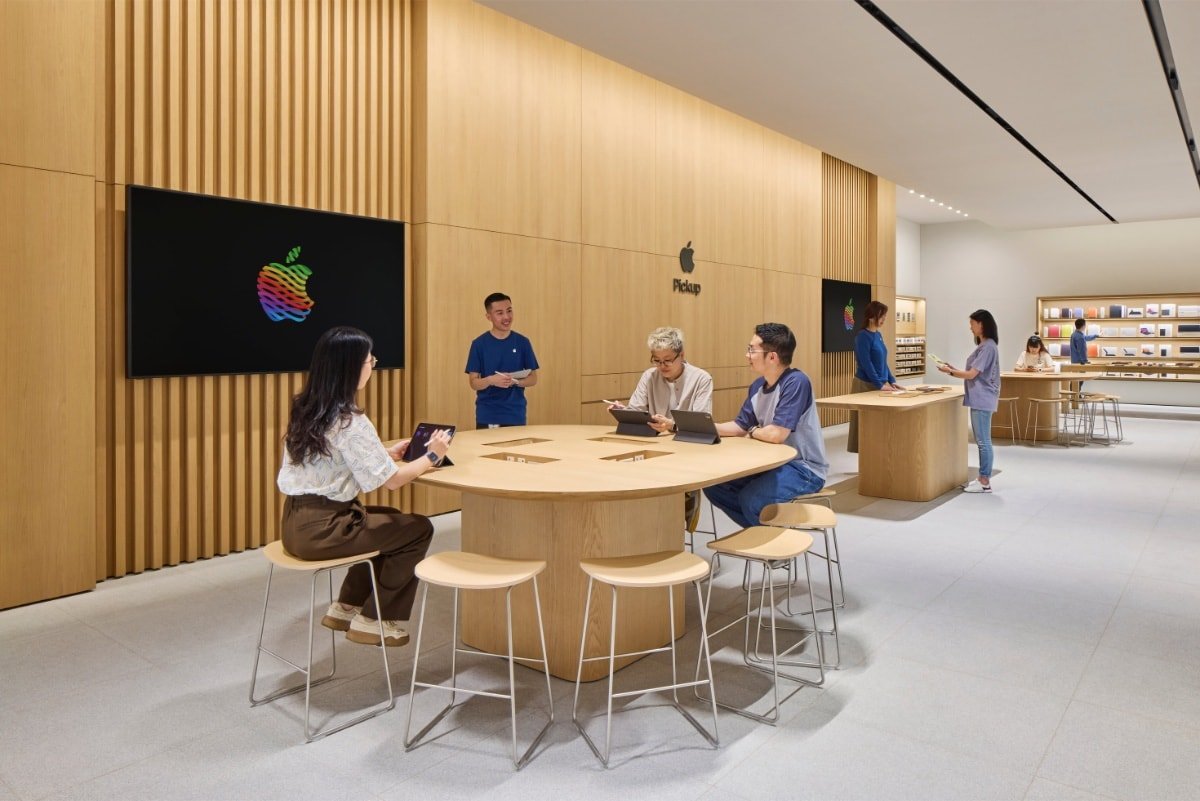 54157-109112-Apple-Shenzhen-China-media-preview-Pickup-xl.jpg