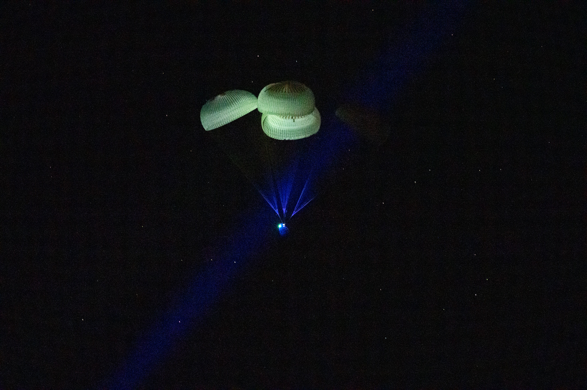 SPACEX-CREW-DRAGON-CREW-5-MAIN-PARACHUTES.jpeg