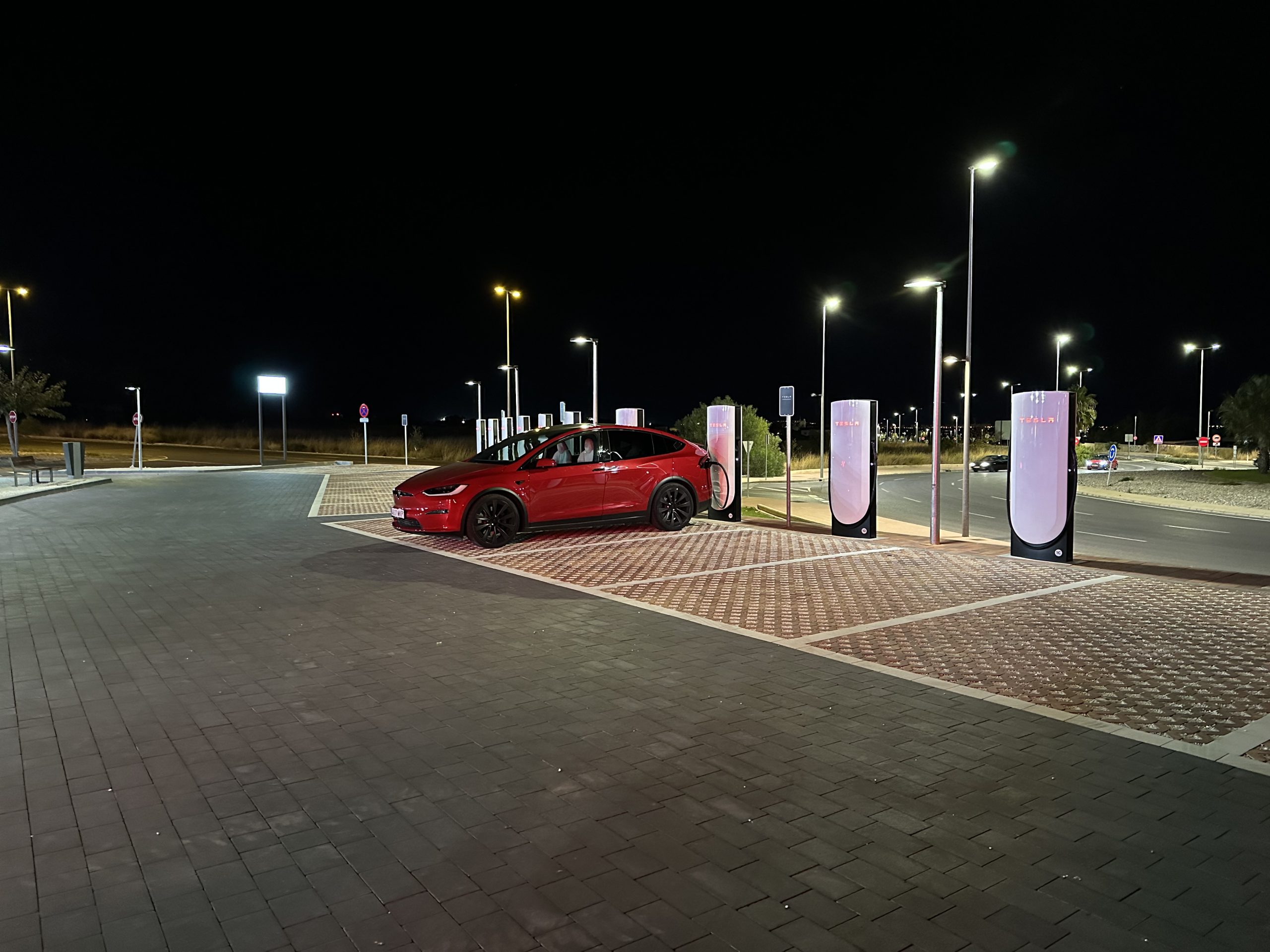 v4-tesla-supercharger-castellon-spain-scaled.jpg