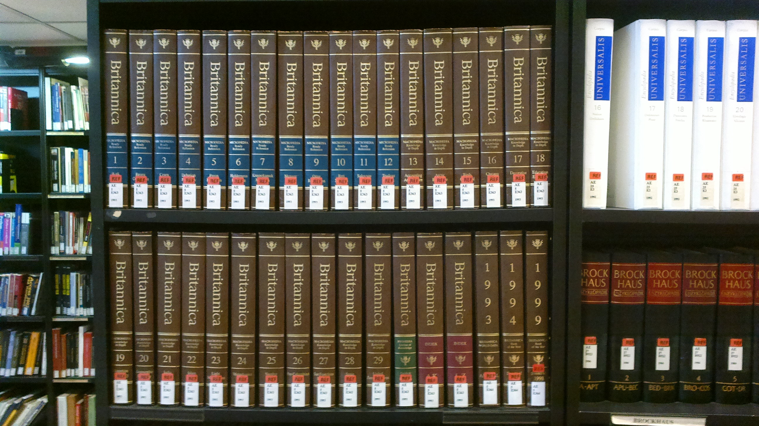 Encyclopædia_Britannica,_1993.jpg