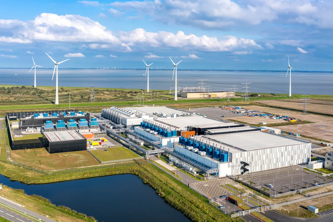 Google_Data_Center_eemshaven_wind_turbines.webp