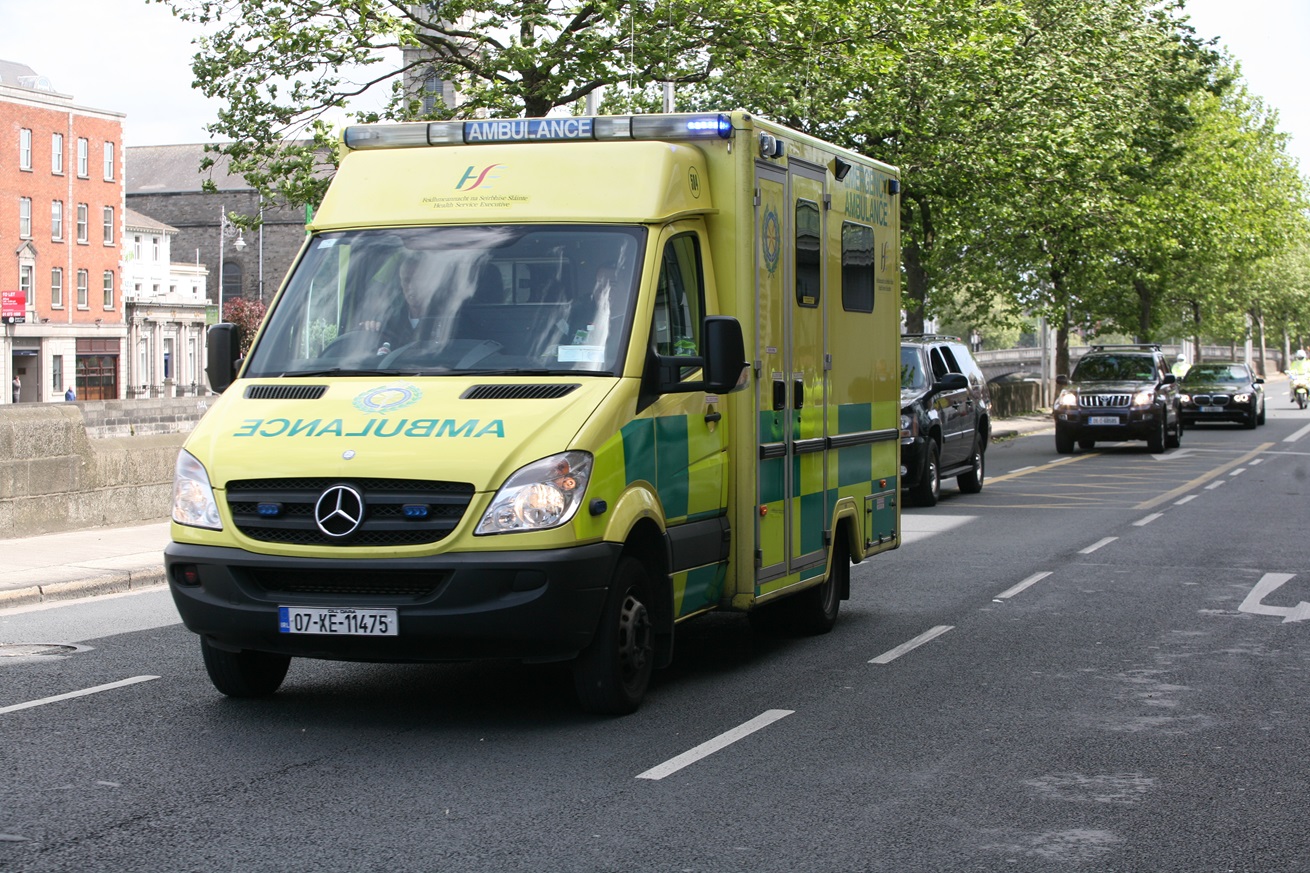 HSE_Ambulance_Obama_Cavalcade_07KE11475_-_Flickr_-_D464-Darren_Hall.jpg