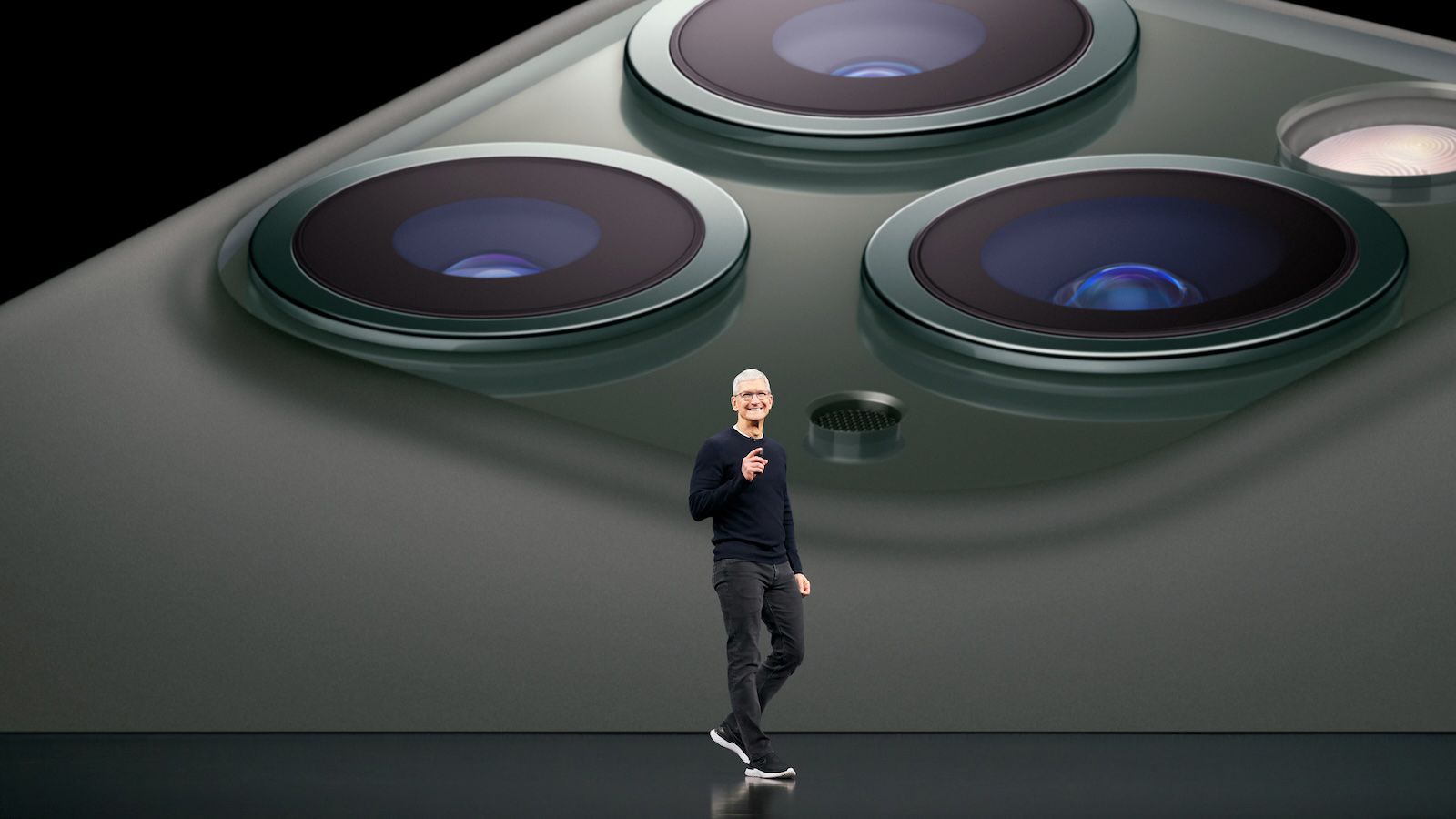 Tim-Cook-iPhone-11-Pro.jpg