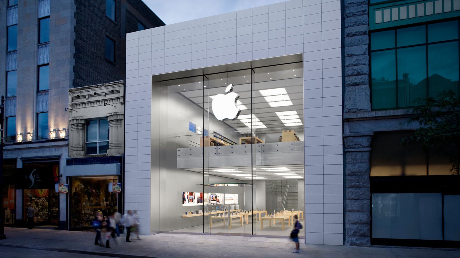 Apple-Sainte-Catherine-Montreal.jpeg