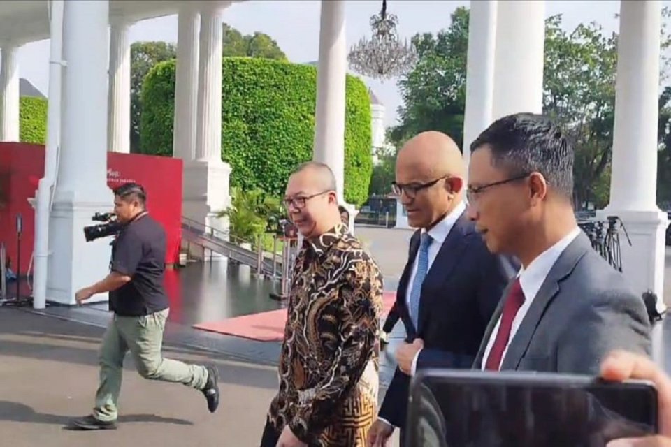 CEO_Microsoft_Satya_Nadella_kedua_dari_kanan_menemui_Presiden_Joko_Widodo_di_Istana_Kepresidenan_Jakarta_Selasa_304_Foto_M_Fajar_Riyandanu-2024_04_30-10_58_30_014a7b30858ef5ee2dae326766866dbe_960x640_thumb.jpeg