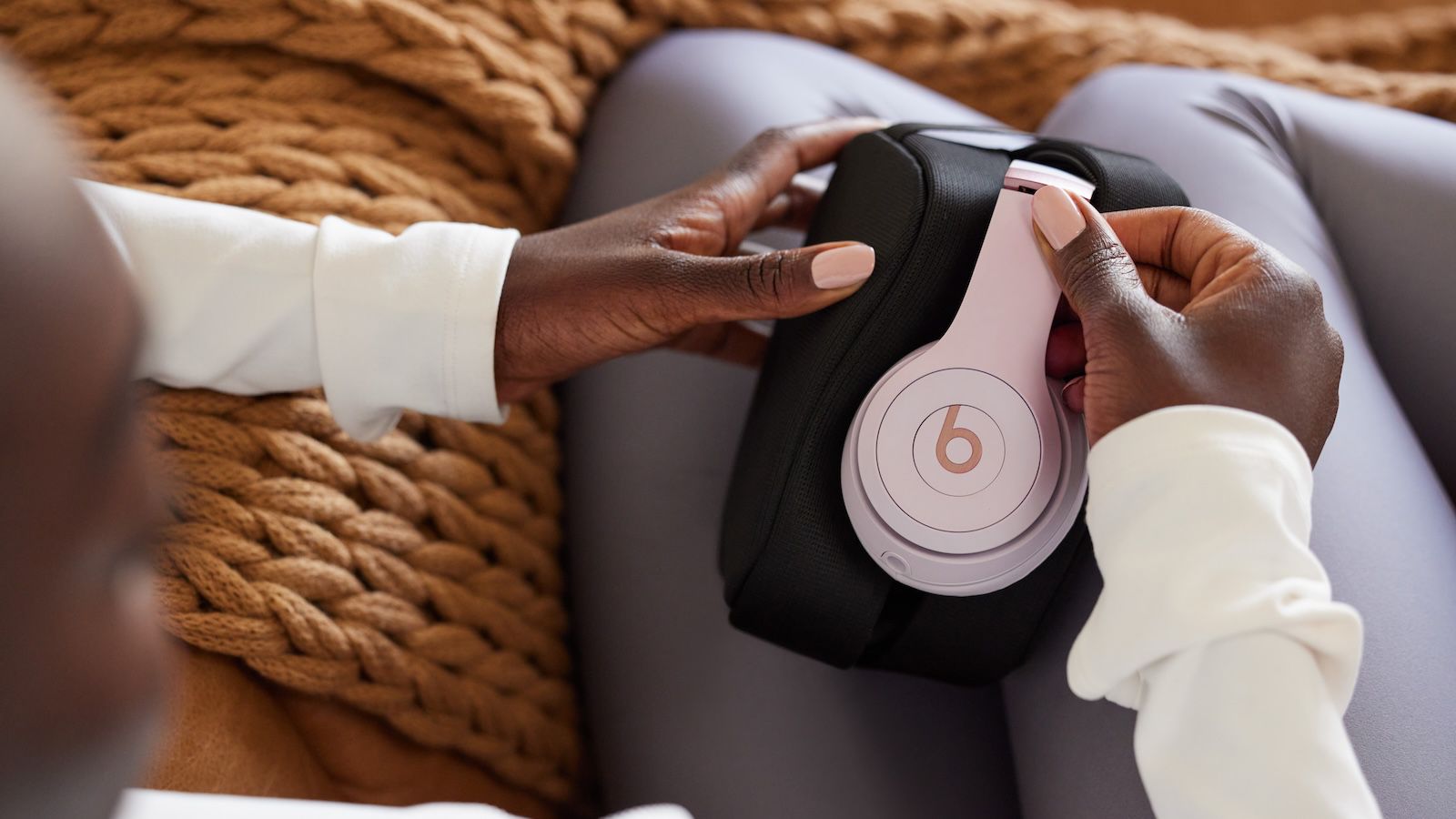 beats-solo-4-pink-case.jpg